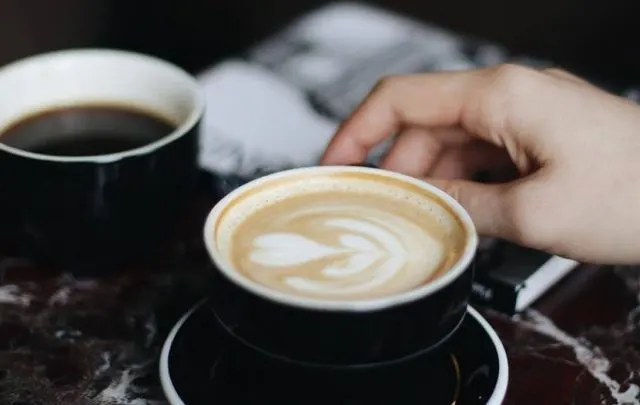 cropped-long-black-vs-latte.jpg