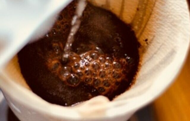 Brewing coffee in a V60