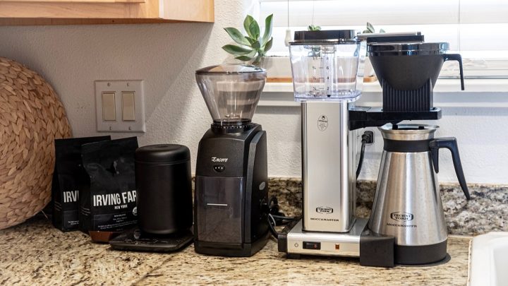 Coffee Grinders with Storage Container (Reviews)