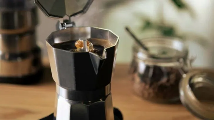 The Ultimate Moka Pot Guide for Coffee Lovers (Simple Guide)